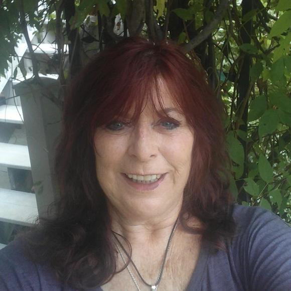 Meet your Posher, Dee - Picture 1 of 1